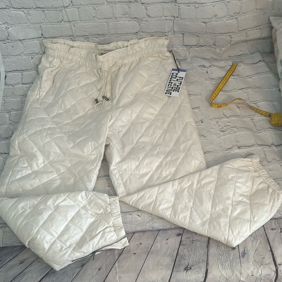 New with tags. Future collective kahlana Barfield size large - Picture 3 of 9